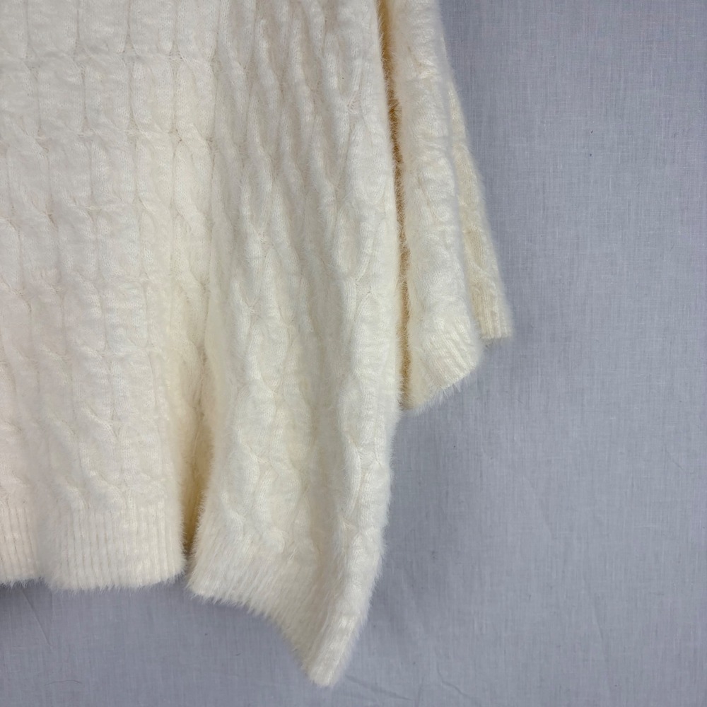 Cyrus Womens Ivory Cable Knit Fuzzy Eyelash Short Sleeve Scoop Neck Sweater - Picture 5 of 13